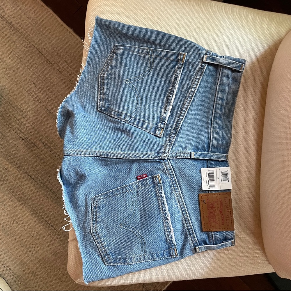 Levi’s 501 Jean Shorts - Picture 6 of 7